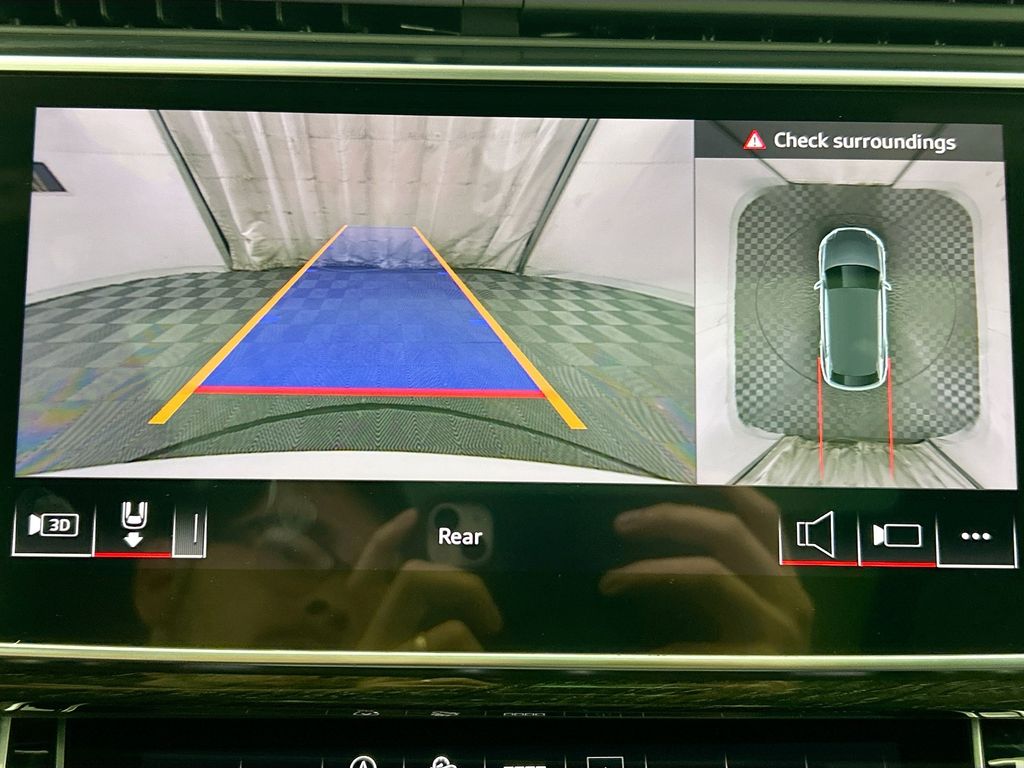 Thumbnail: 2025 Audi Q8 - 15