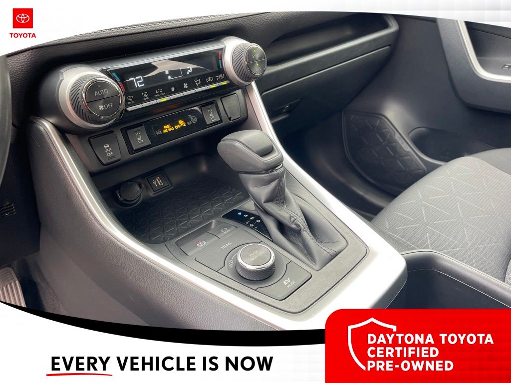 2024 Toyota RAV4 XLE - Photo 22