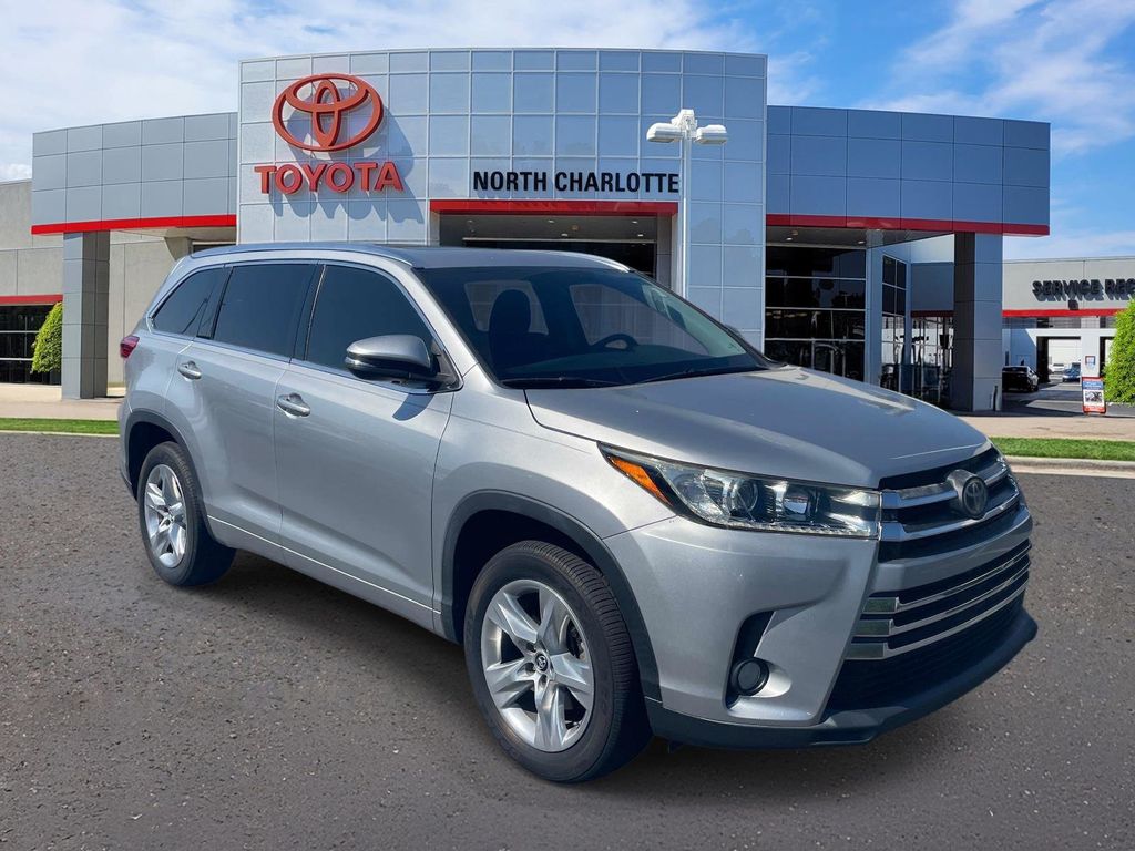 Celestial Silver Metallic 2017 Toyota Highlander SUV / Crossover Front-Wheel Drive 8-Speed Automatic