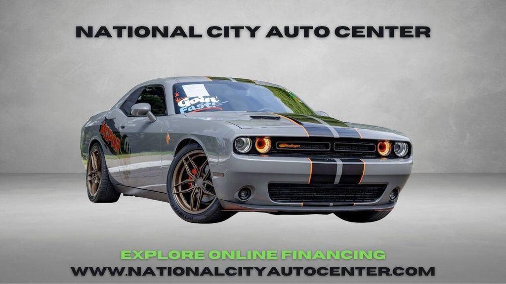 2019 Dodge Challenger SXT's photo