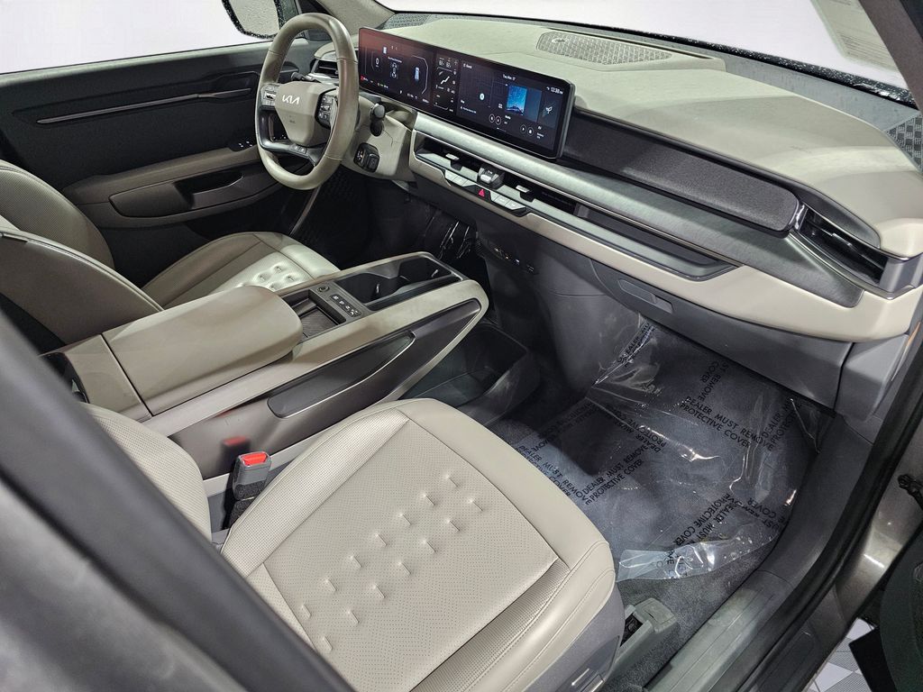 Used 2024 Gray Kia Wind image 12