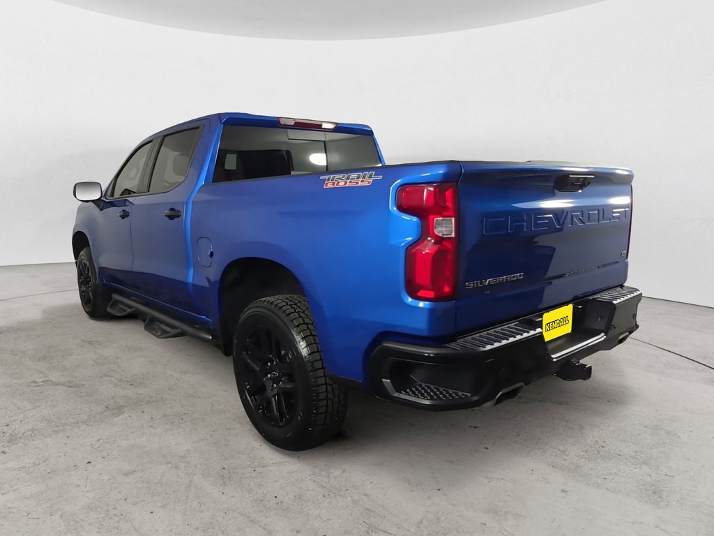 View vehicle photo 3