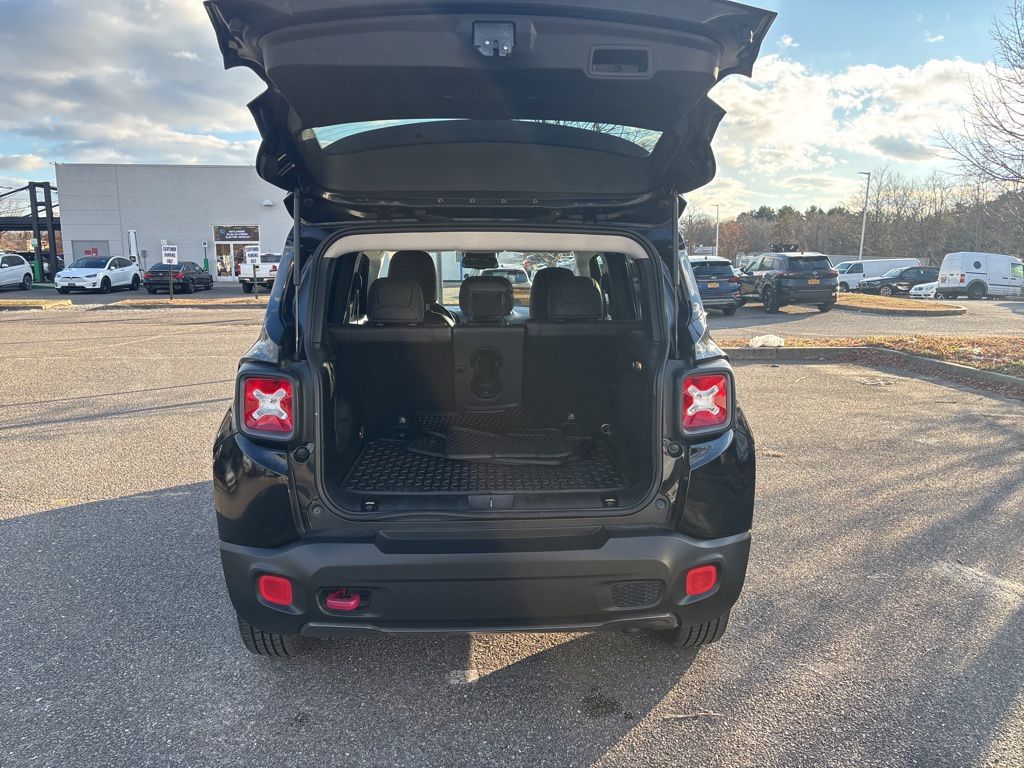 2017 Jeep Renegade Deserthawk 8