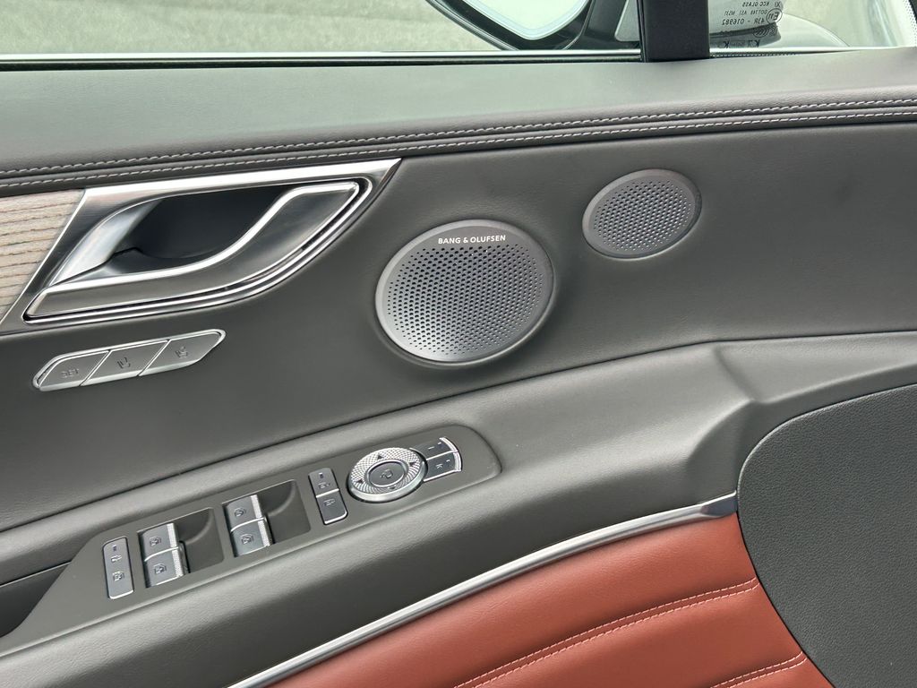 Thumbnail: 2025 Genesis GV80 - 12