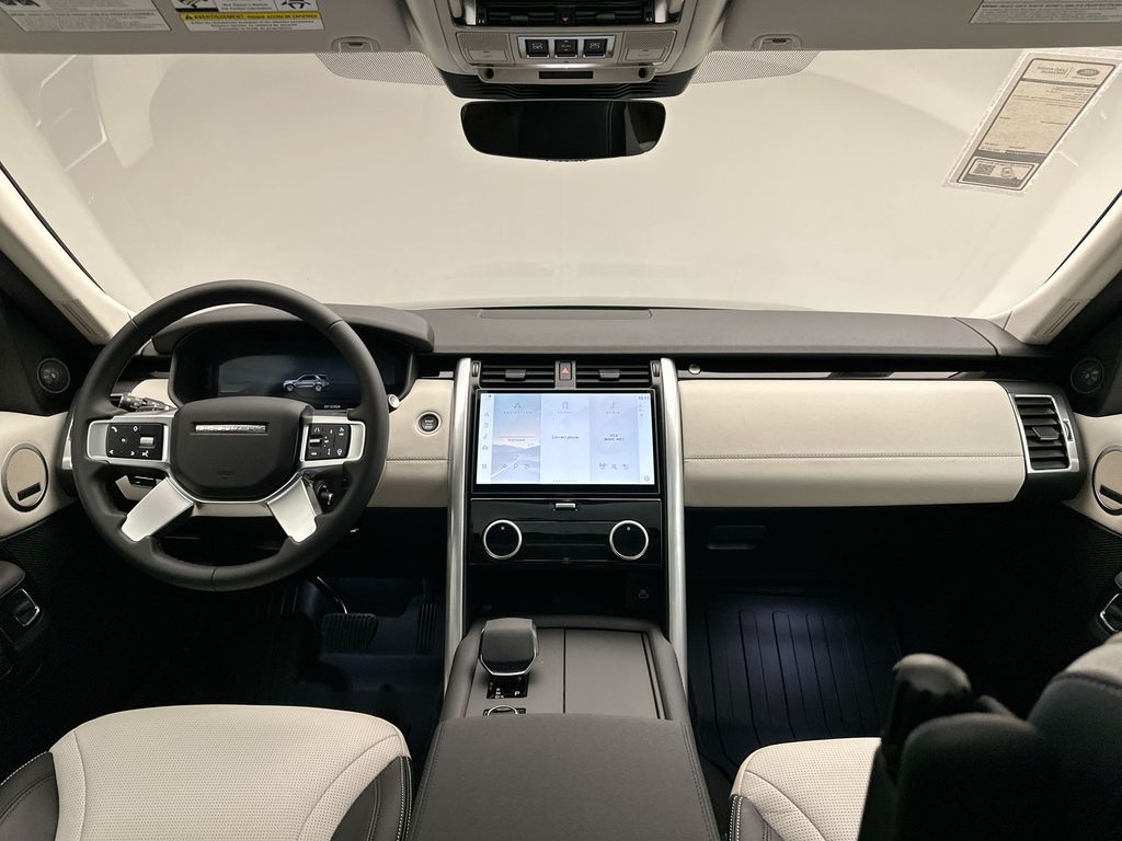 Thumbnail: 2025 Land Rover Discovery - 5