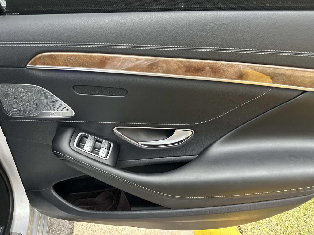 Thumbnail: 2016 Mercedes-Benz S-Class - 23