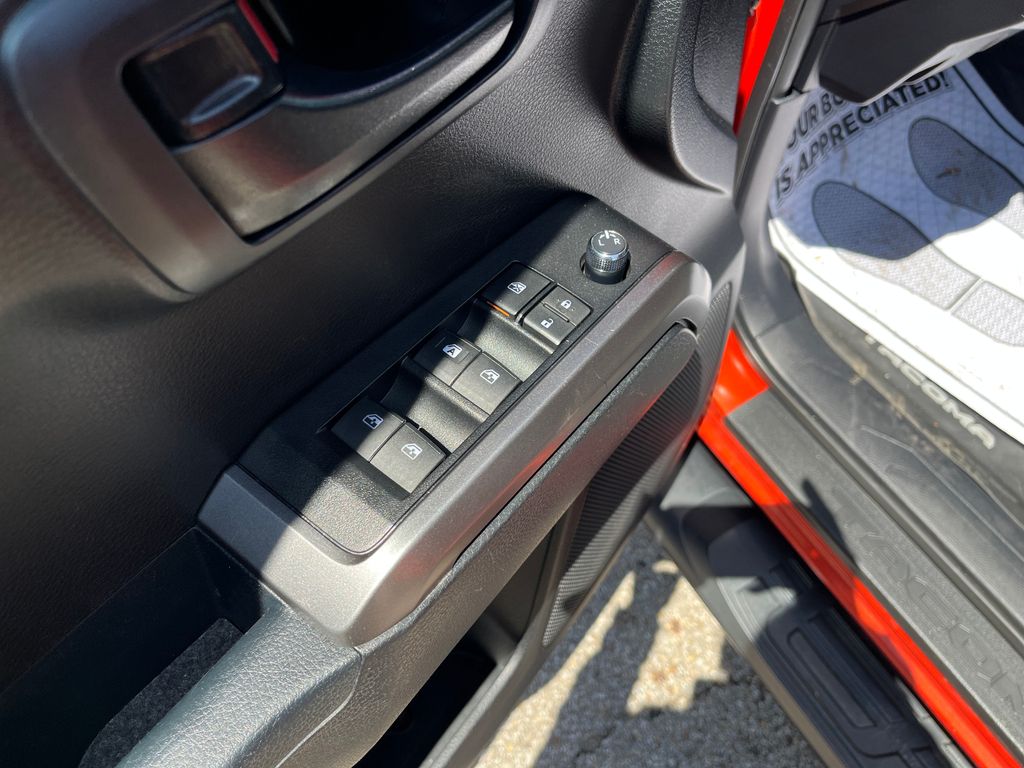 2017 Toyota Tacoma SR5 photo
