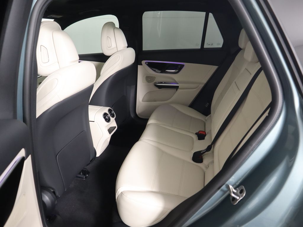 Used 2026 Silver Mercedes-Benz GLC 300 image 23