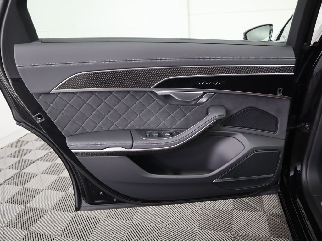 Thumbnail: 2025 Audi S8 - 28