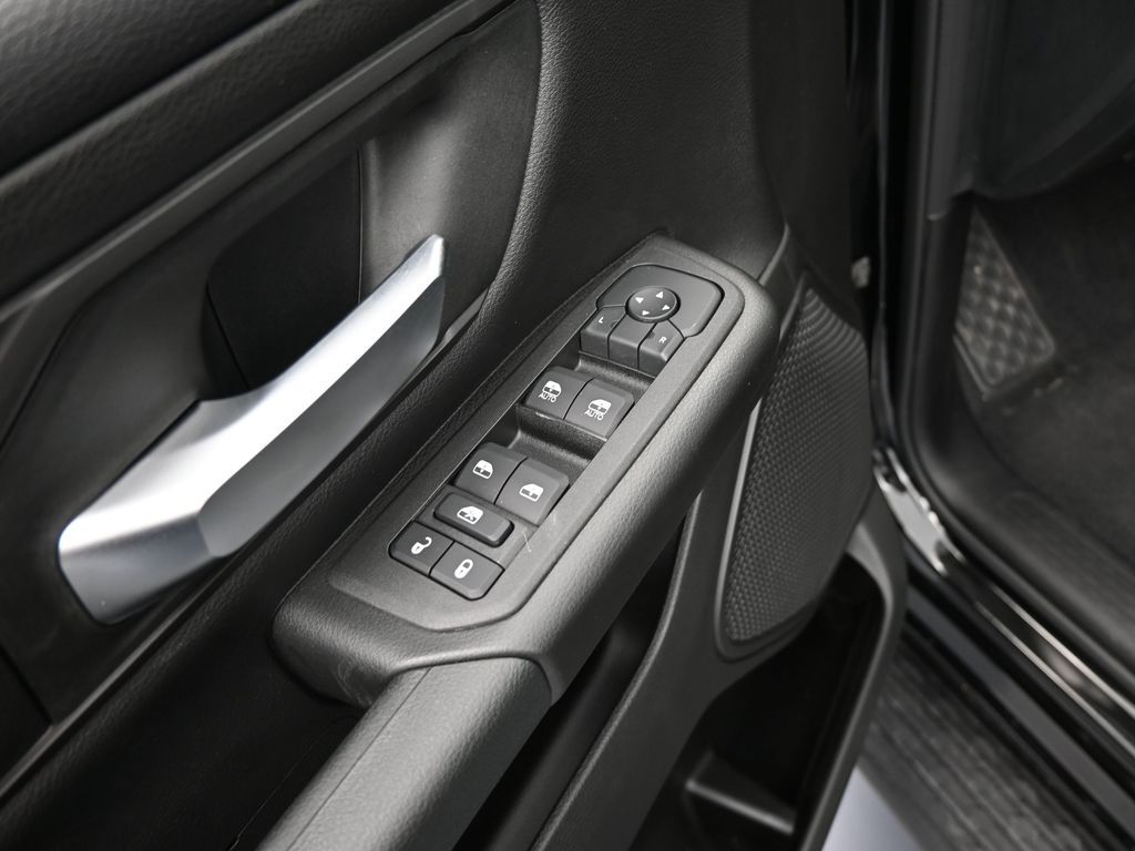 New 2026 Diamond Black Crystal Pearlcoat Ram Express image 13