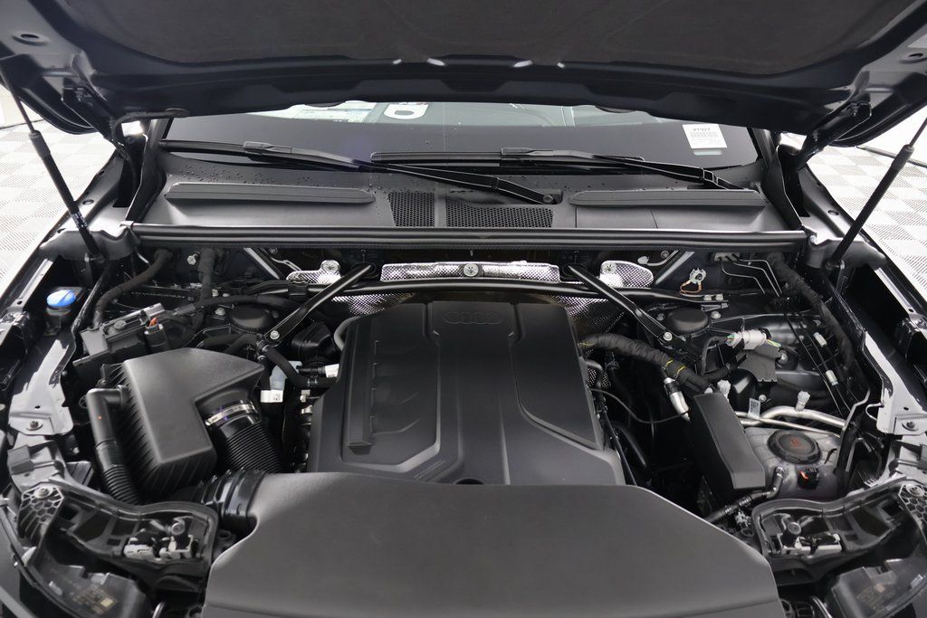 Thumbnail: 2025 Audi Q5 - 9