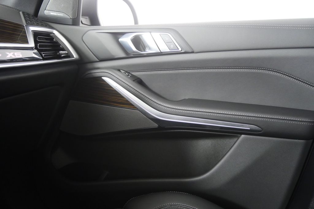 Thumbnail: 2026 BMW X5 - 26