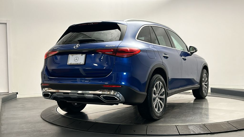 2025 Mercedes-Benz GLC 300 8