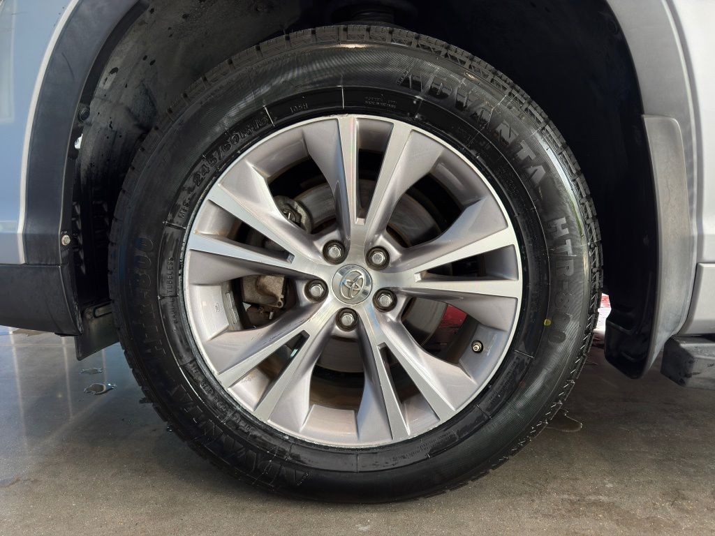 2015 Toyota Highlander XLE V6 Silver at Autostrade