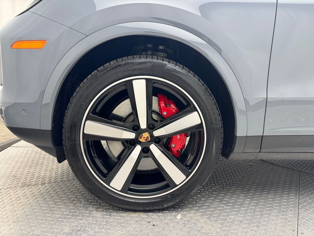 2025 Porsche Cayenne S 11