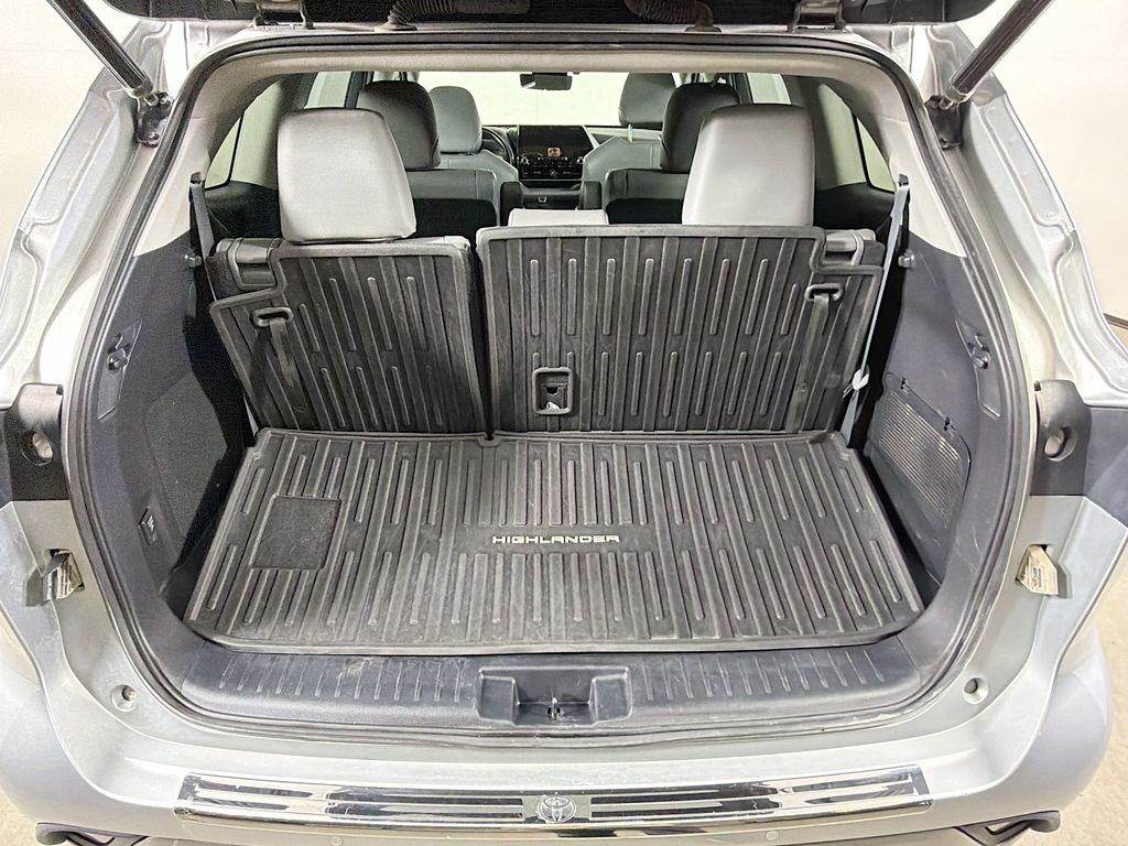 Used 2022 Toyota Highlander Hybrid SUV