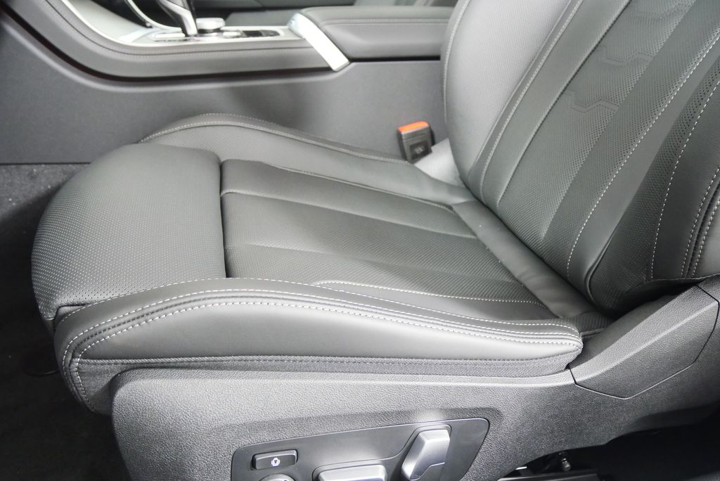 Thumbnail: 2026 BMW 8 Series - 11