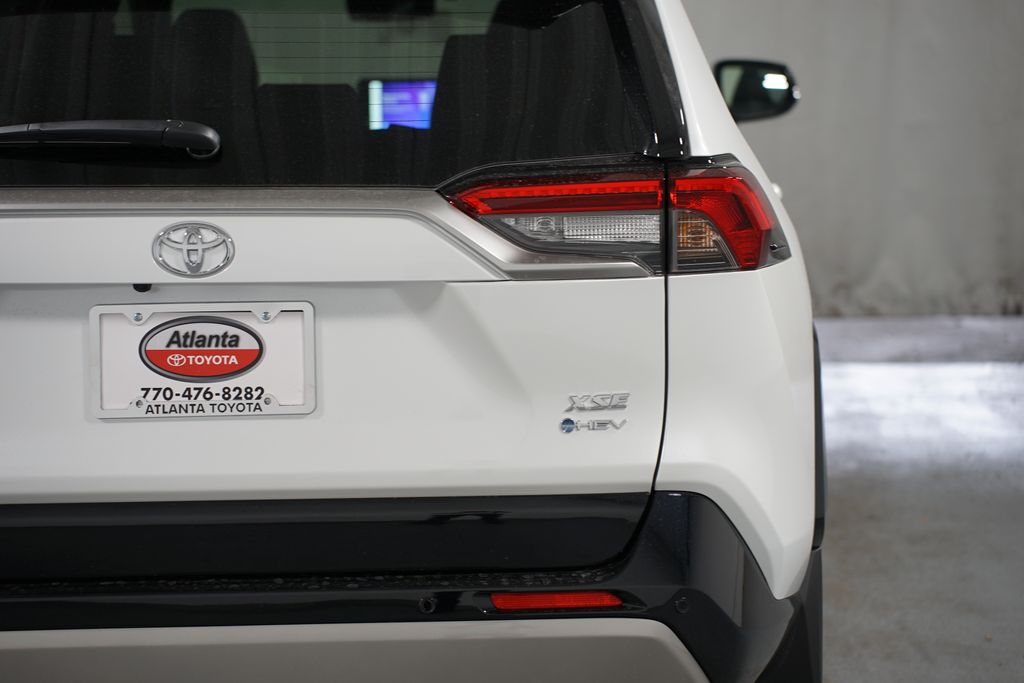 2025 Toyota RAV4 XSE 10