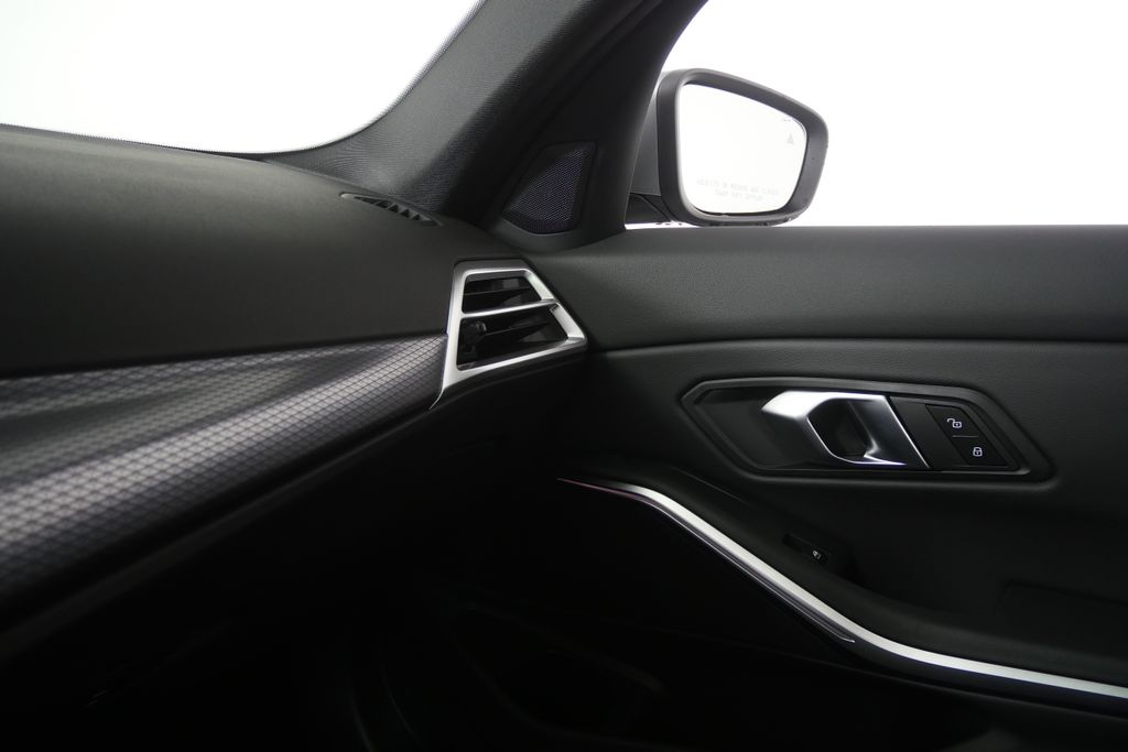 Thumbnail: 2025 BMW 3 Series - 27