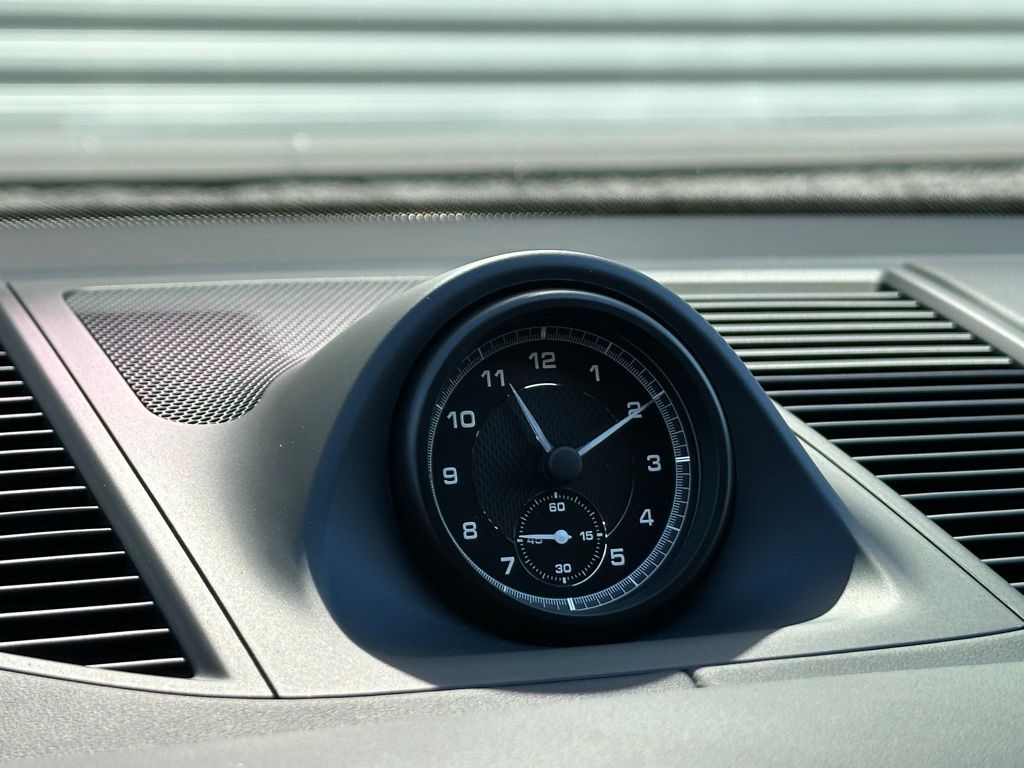 Thumbnail: 2026 Porsche Macan - 32