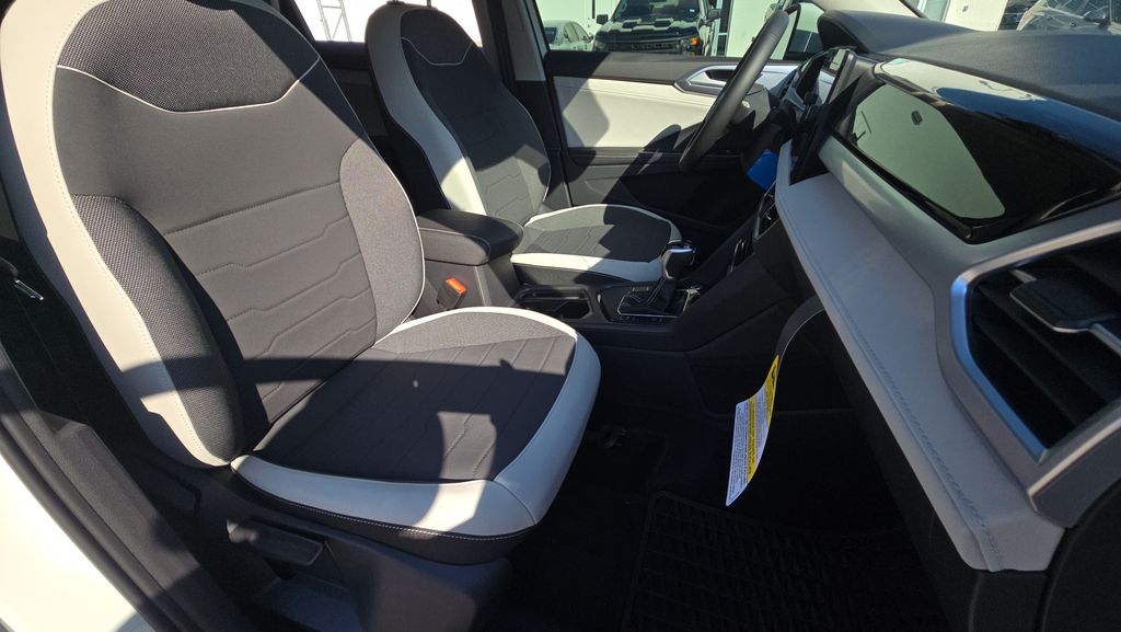 2025 Volkswagen Taos