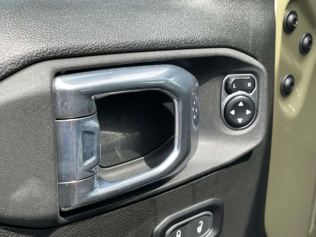 2025 Jeep Wrangler 4-Door Willys - Photo 25