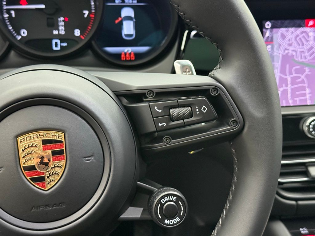 Thumbnail: 2023 Porsche Macan - 14
