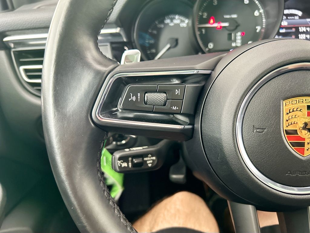 Thumbnail: 2023 Porsche Macan - 13