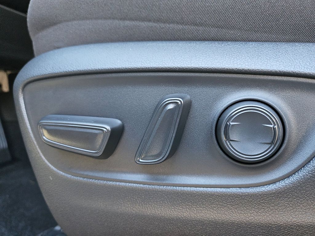 Thumbnail: 2025 Toyota RAV4 - 19