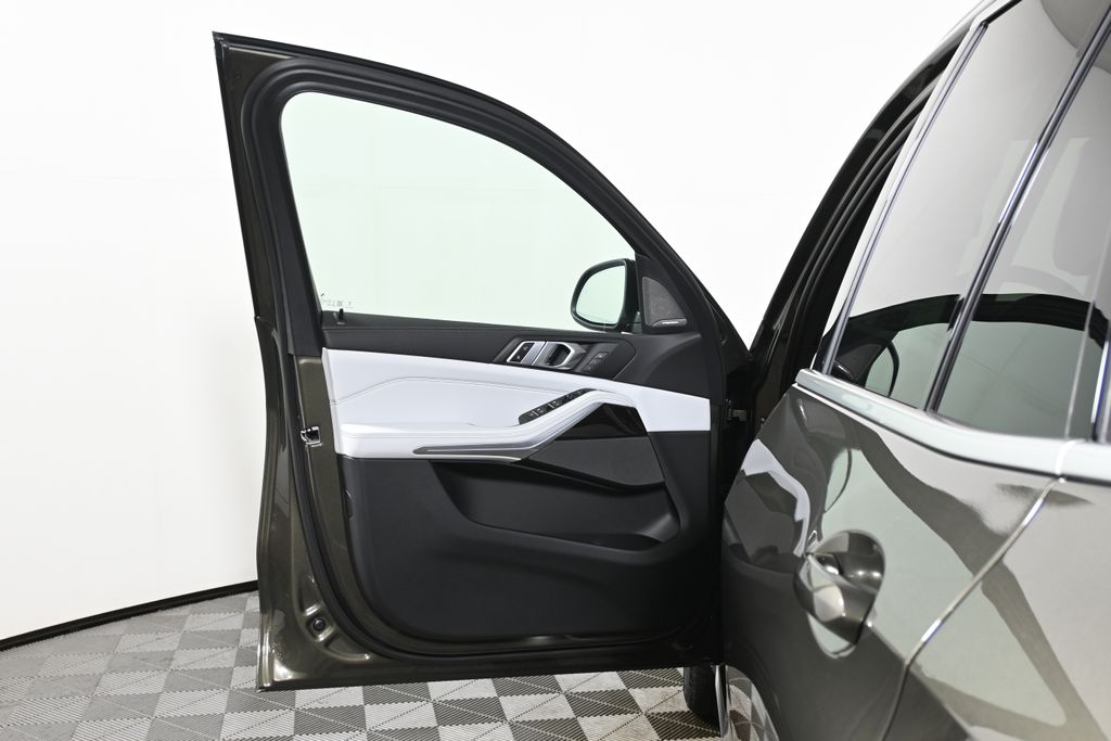 Thumbnail: 2026 BMW X5 - 27