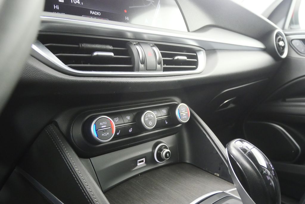 Thumbnail: 2018 Alfa Romeo Stelvio - 23