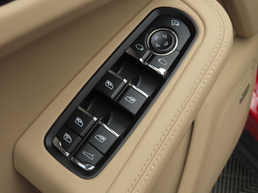 Thumbnail: 2025 Porsche Macan - 26