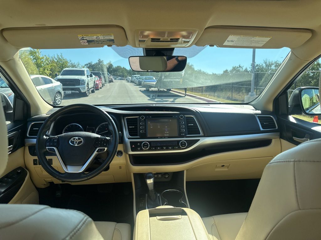 Used Car 2019 Toyota Highlander  Xle For Sale Under $25,000 In Austin, Texas