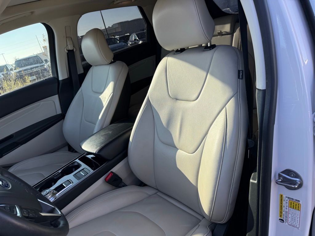 Thumbnail: 2019 Ford Edge - 8