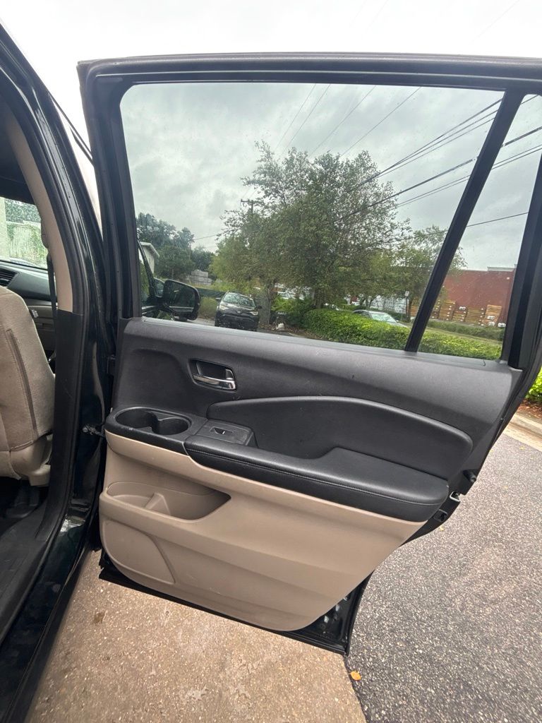 Used 2018 Black Honda EX image 21