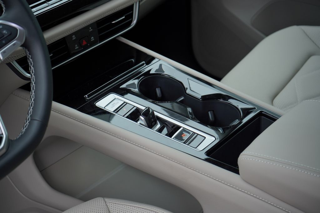 Thumbnail: 2025 Volkswagen Atlas - 9