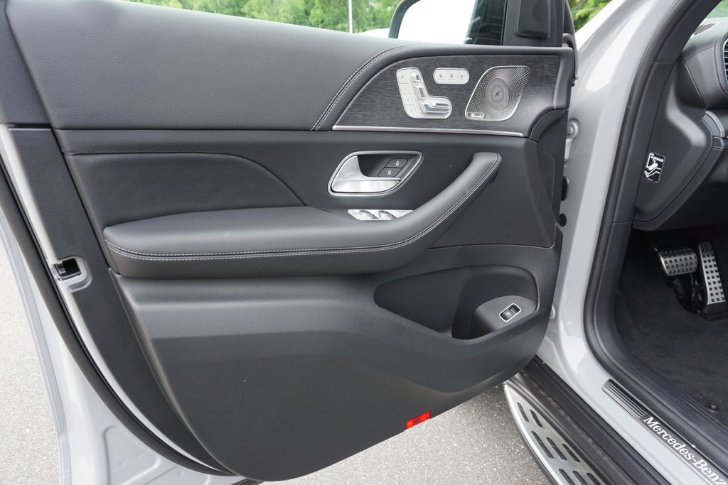 2025 Mercedes-Benz GLS 450 4MATIC 21