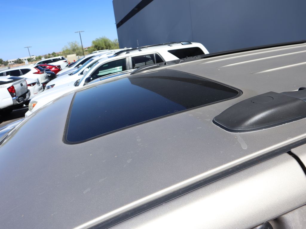 Thumbnail: 2015 Chrysler Town & Country - 5