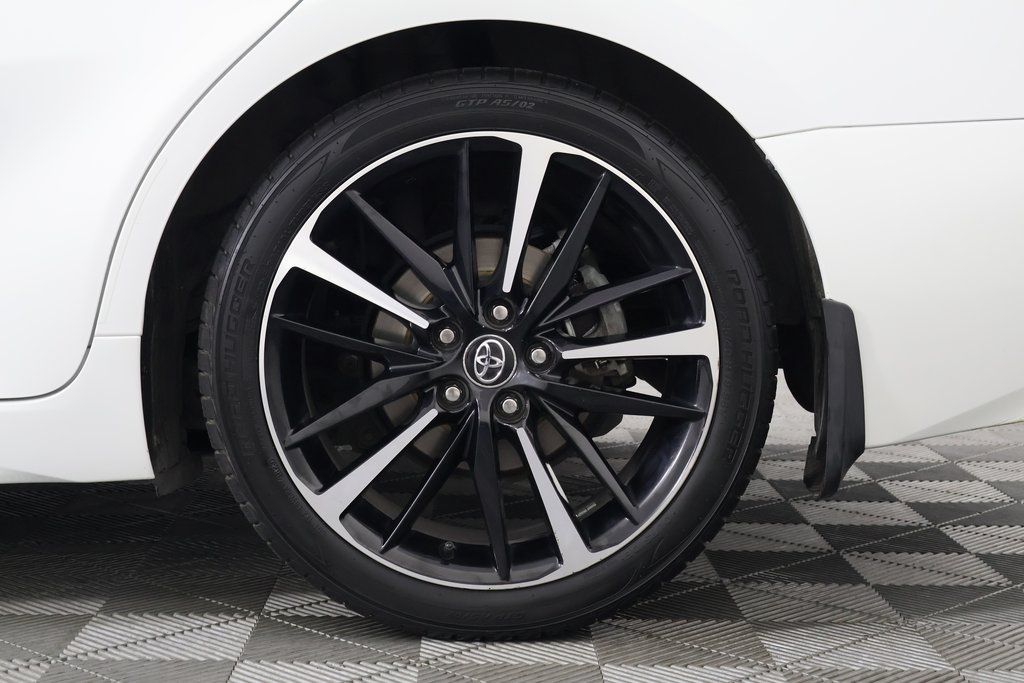 Thumbnail: 2020 Toyota Camry - 16