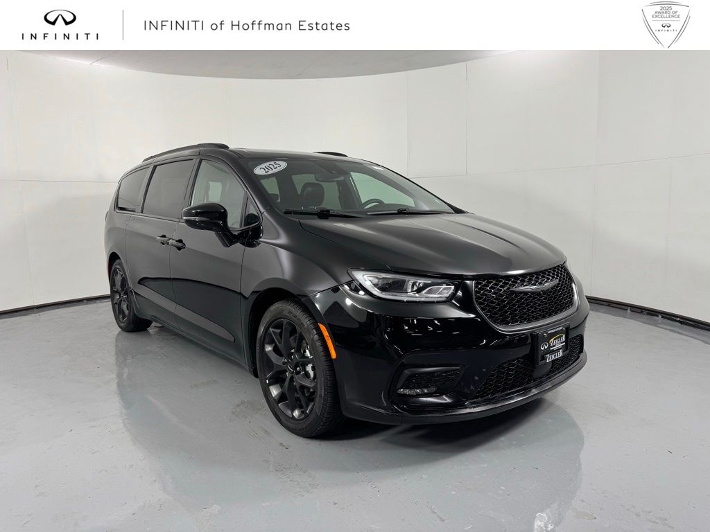 Diamond Black Crystal Pearlcoat 2025 Chrysler Pacifica Limited FWD Minivan Front-Wheel Drive 9-Speed Automatic