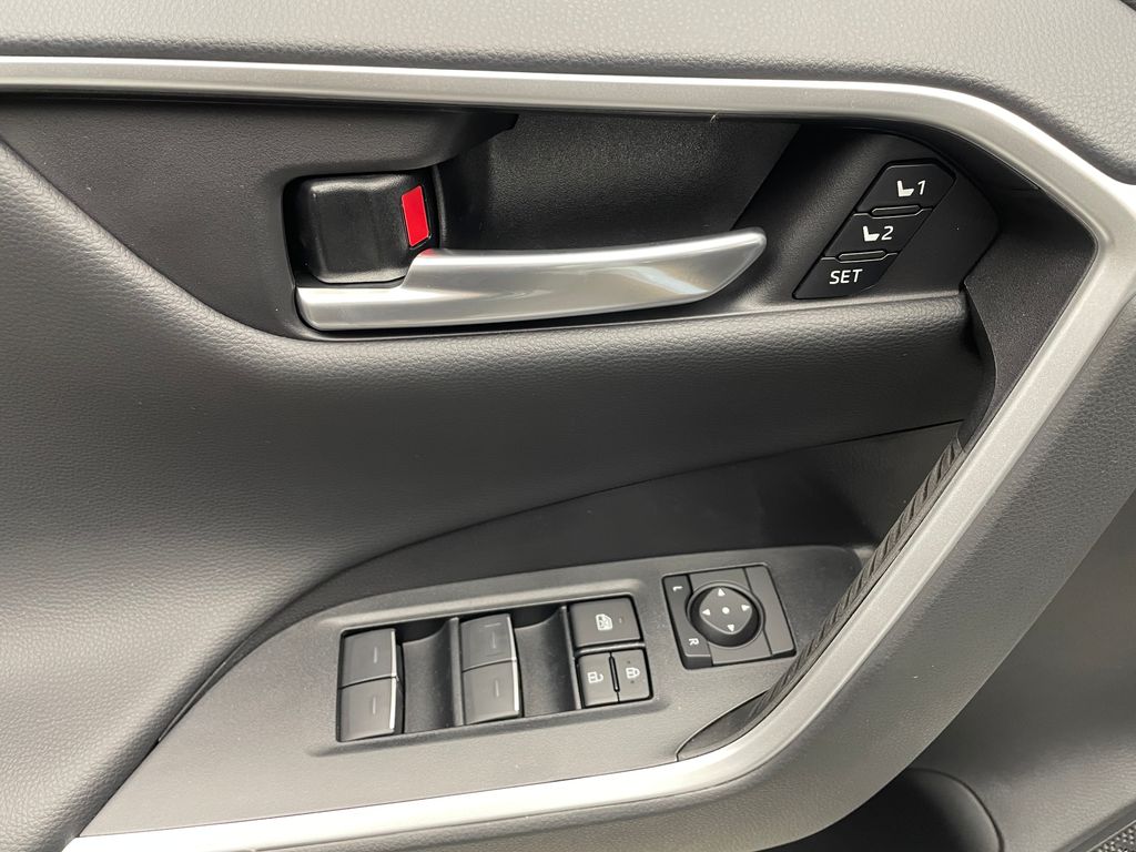 Thumbnail: 2025 Toyota RAV4 - 11