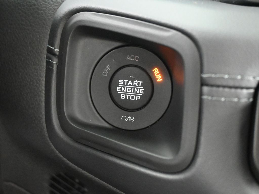 New 2026 bright white clearcoat Jeep Mojave image 26