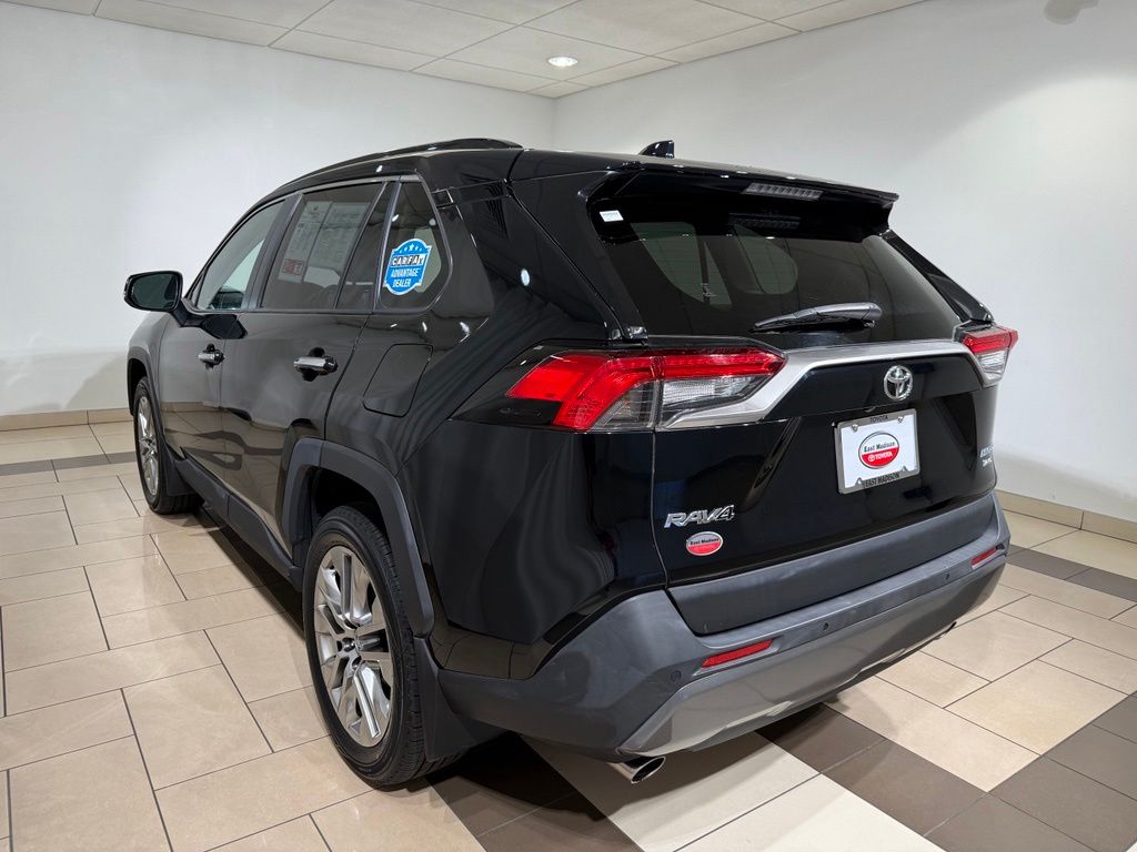 Thumbnail: 2019 Toyota RAV4 - 3