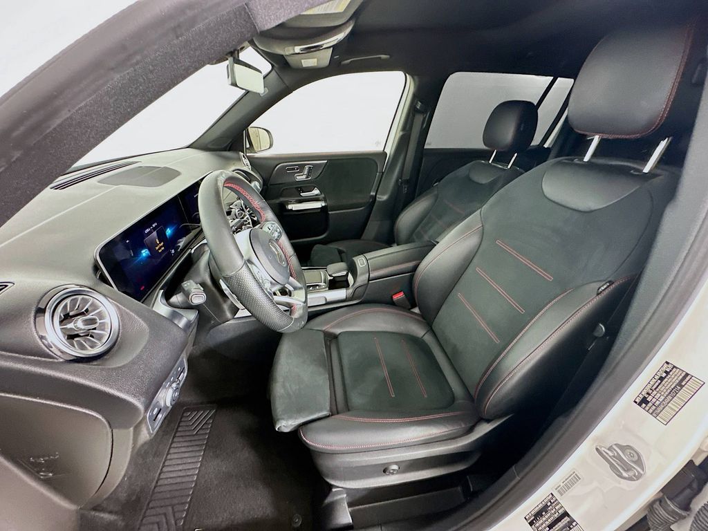 Thumbnail: 2021 Mercedes-Benz GLB - 21