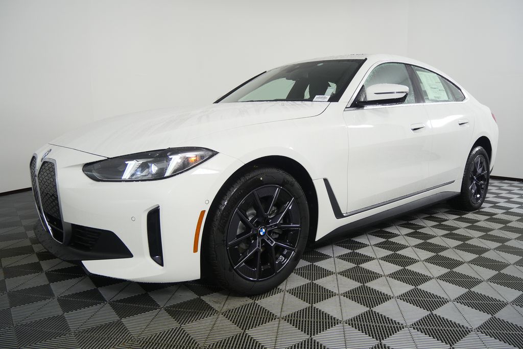 Thumbnail: 2025 BMW i4 - 8