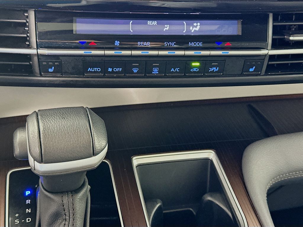 Thumbnail: 2024 Toyota Sienna - 15