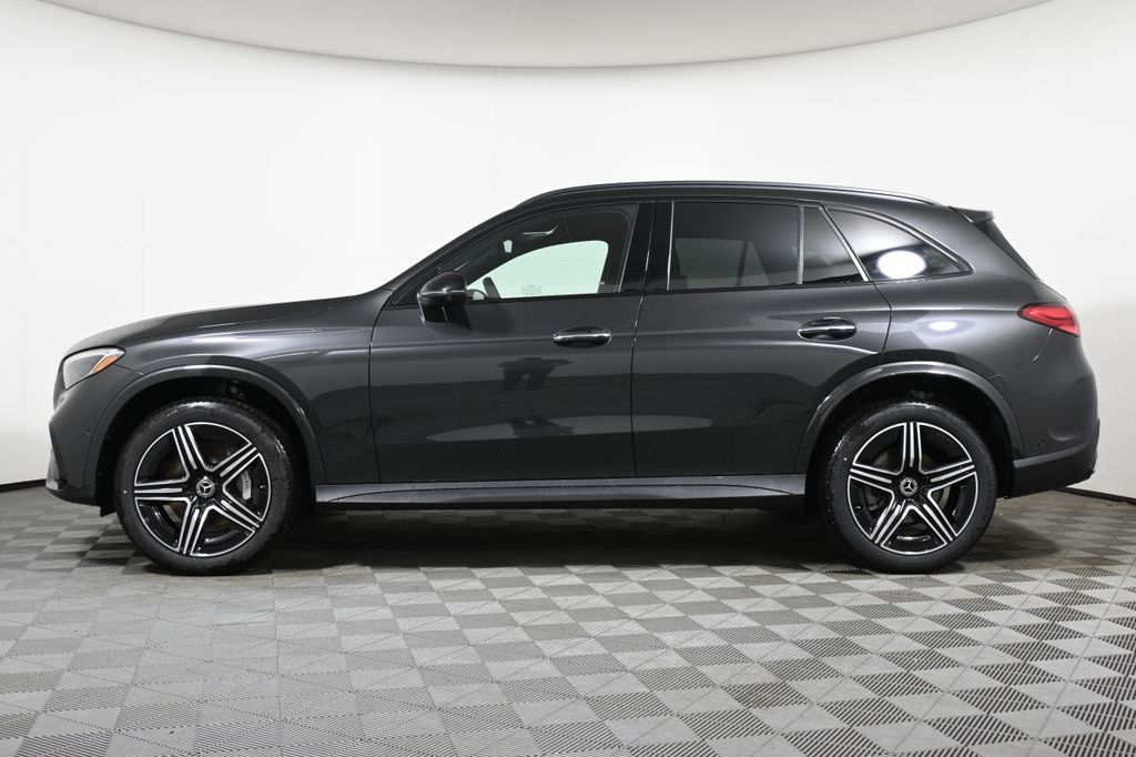 2025 Mercedes-Benz GLC 300 2