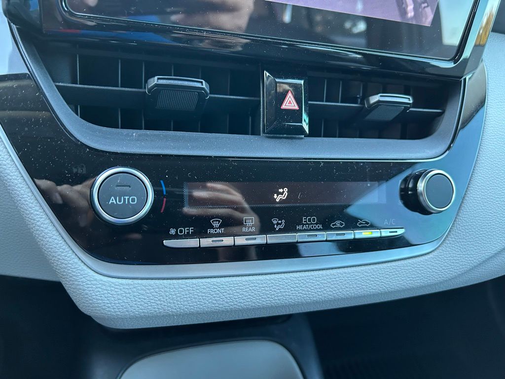 Thumbnail: 2025 Toyota Corolla - 25