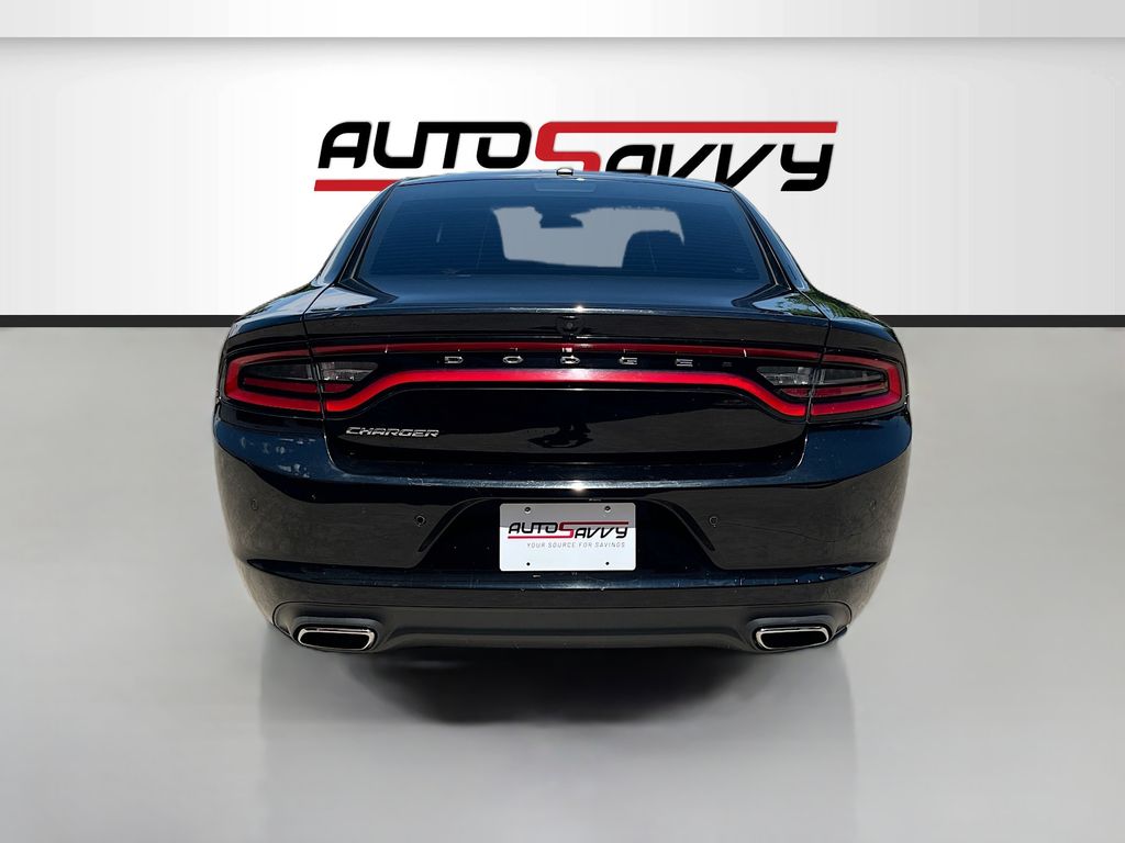 Used 2022 Black Dodge SXT image 6