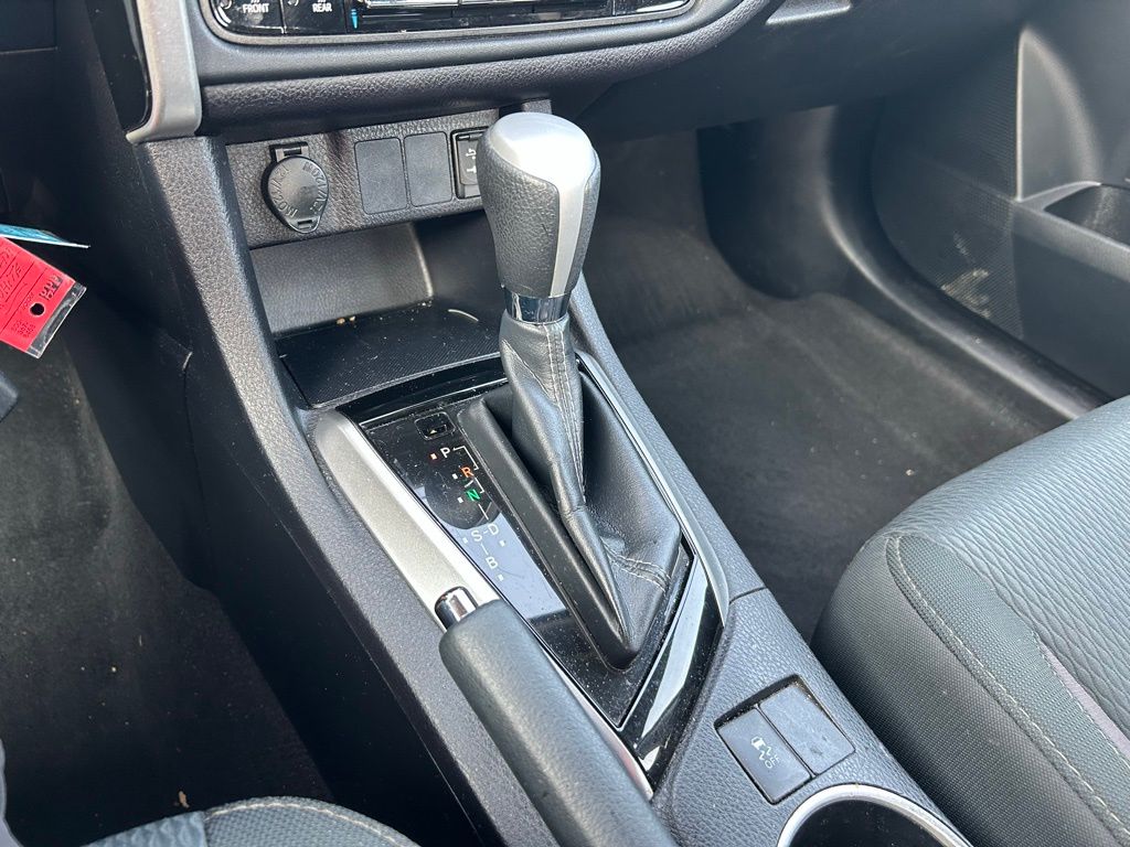 2019 Toyota Corolla L 27